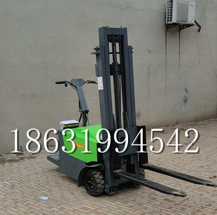 牡丹区优程全电动叉车插腿式堆高车液压装卸车1.5吨升高小型站驾式铲车
